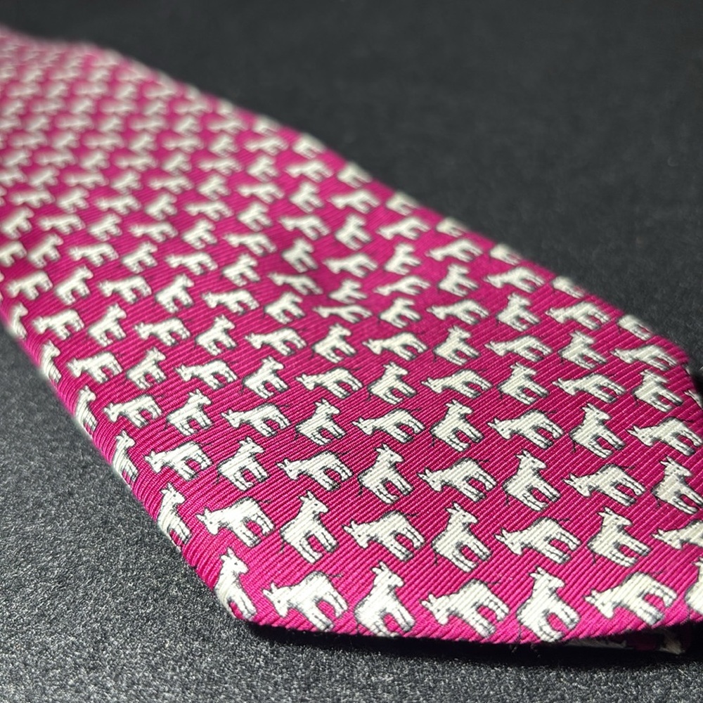 Cape Cod Neckwear Pink Donkey Patterned Men's Tie 100% silk preppy statement tie - Picture 8 of 12